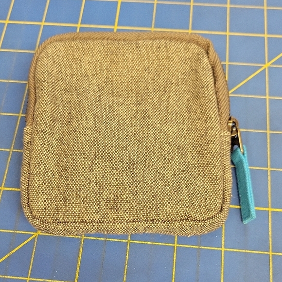 Heather Gray Pouch Blue Zipper Pull 4.5" - Picture 1 of 5